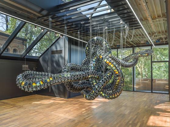 VENISE. L'artiste coréen Kim Yunchul. Pavillon coréen