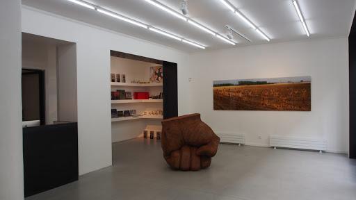 L'artiste chinois Liu Bolin à la galerie Paris Beijing