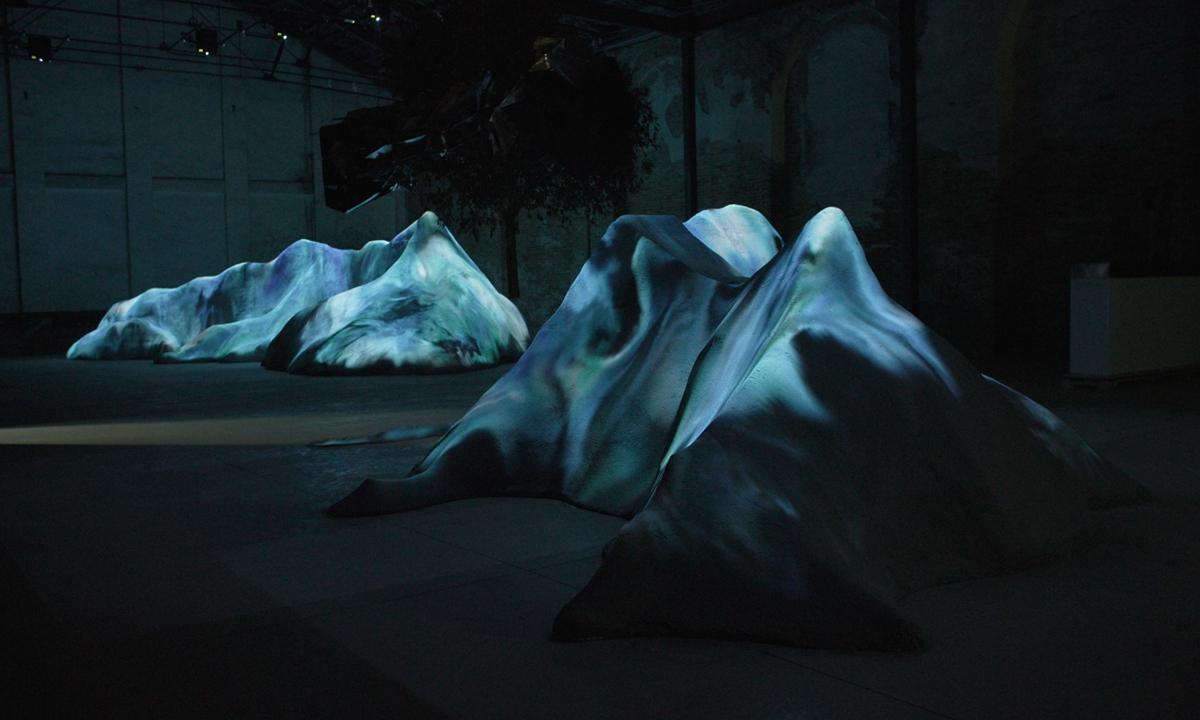 VENISE. L'artiste chinois Liu Jiayu. Arsenale